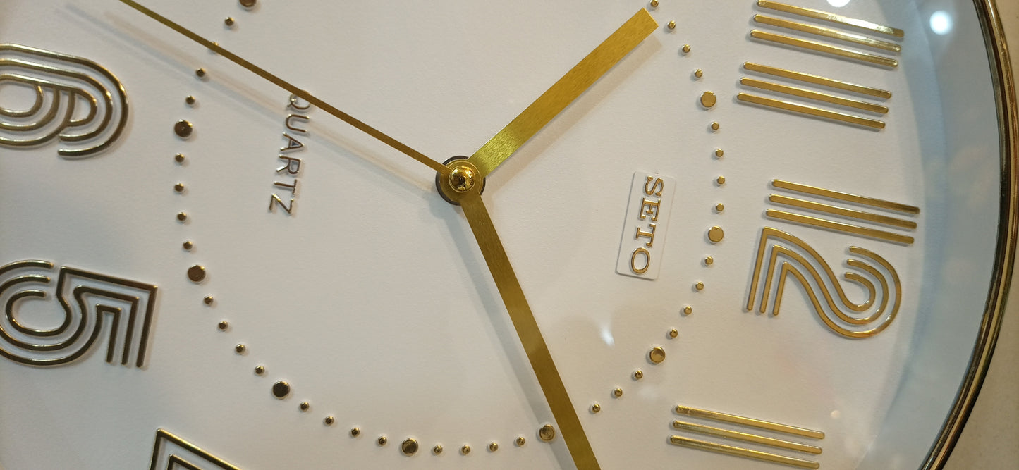 Elegant Gold Wall Clock - Modern Design, Stylish Home Décor, Luxury Timepiece for Living Room & Office